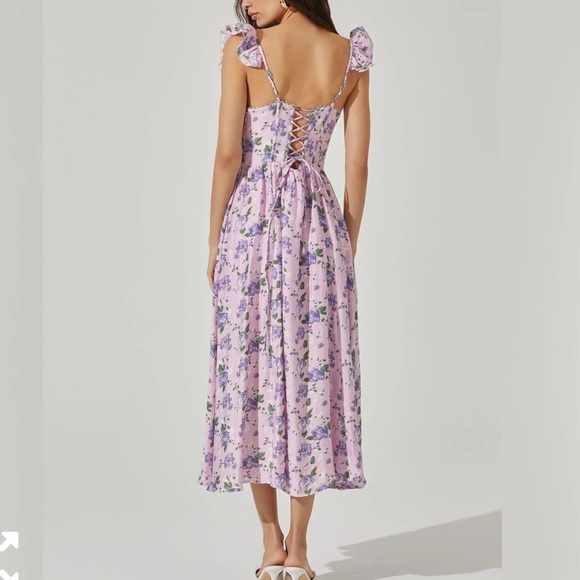 ASTR the label Wedelia Floral Bustier Midi Dress
Floral Purple Sleeveless Dress - Picture 3 of 6